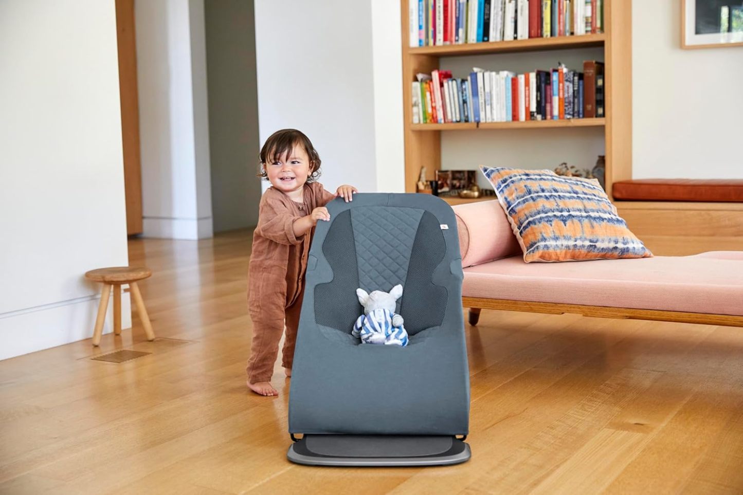 Ergobaby 3-in-1 Evolve Bouncer, Ergonomische Babywippe für Neugeborene ab Geburt bis zum Kleinkind, Babyschaukel mit Neugeboreneneinsatz (2,5 kg - 13,2 kg), Cream