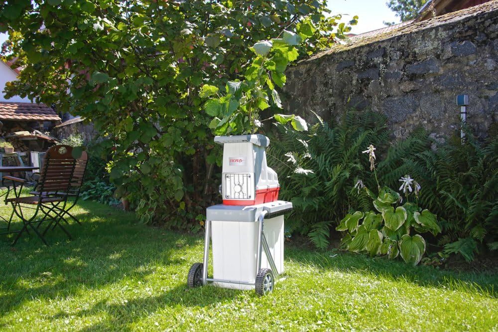 IKRA 81002880 Elektro Gartenhäcksler Walzenhäcksler ILH 3000 A, leise robust wartungsarm, Starke 3.000 Watt, Aststärke bis 44mm, 230 V