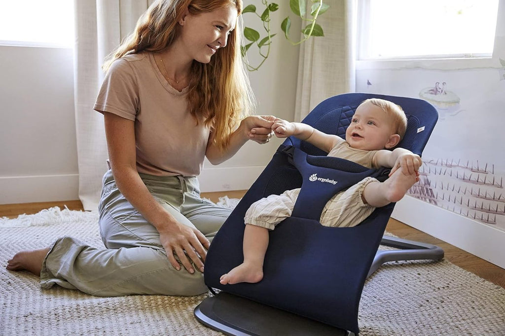 Ergobaby 3-in-1 Evolve Bouncer, Ergonomische Babywippe für Neugeborene ab Geburt bis zum Kleinkind, Babyschaukel mit Neugeboreneneinsatz (2,5 kg - 13,2 kg), Cream