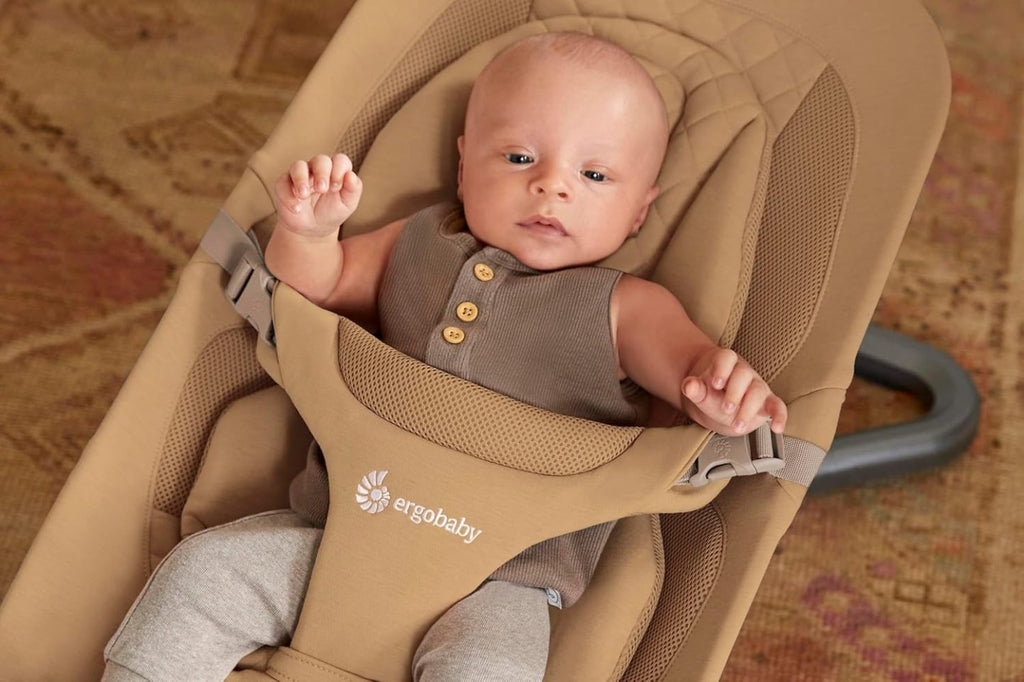 Ergobaby 3-in-1 Evolve Bouncer, Ergonomische Babywippe für Neugeborene ab Geburt bis zum Kleinkind, Babyschaukel mit Neugeboreneneinsatz (2,5 kg - 13,2 kg), Cream