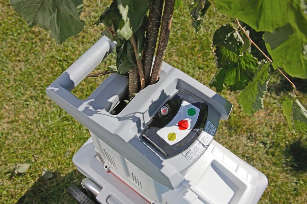 IKRA 81002880 Elektro Gartenhäcksler Walzenhäcksler ILH 3000 A, leise robust wartungsarm, Starke 3.000 Watt, Aststärke bis 44mm, 230 V